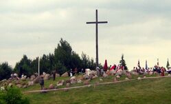 Krzyż w Gibach poświęcony pamięci pomordowanych w obławie augustowskiej w lipcu 1945 r.
