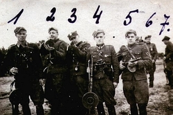 Grupa żołnierzy z oddziału PAS NZW por. Tadeusza Narkiewicza „Ciemnego”, 1947 r.