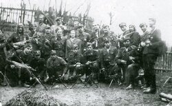 Żołnierze Mieczysława Wądolnego „Mściciela” – oddział Ignacego Sikory „Prawego” (stoi czwarty od lewej z żoną)