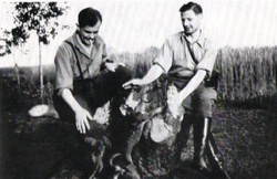 Od lewej: Mjr cc Hieronim Dekutowski &amp;quot;Zapora&amp;quot; i kpt. Zdzisław Broński &quot;Uskok&quot;, lipiec 1947 r.