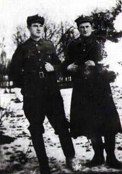 Od lewej: „Żelazny”, Mieczysław Małecki „Sokół” (poległ w Hańsku, 11 X 1947 r.)