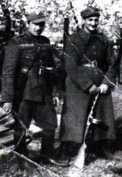 Od lewej: Aleksander Sochalski "Duch", por. Mieczysław Pruszkiewicz "Kędziorek".